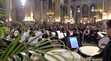 La basílica de Santa María del Mar llena en el concierto de la Jove Banda Simfònica de Barcelona