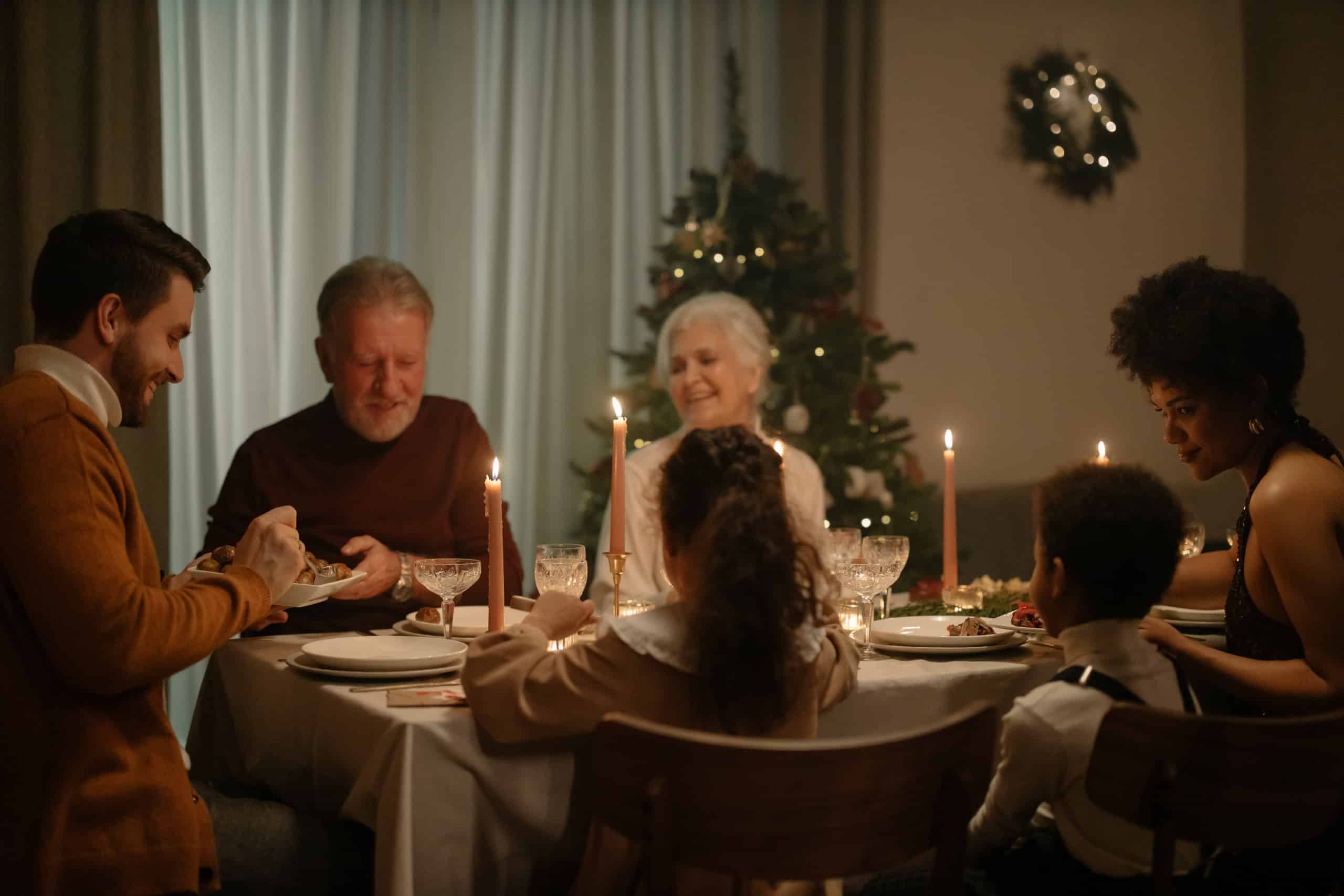 Navidad y Alzheimer: ¿Cómo disfrutar de las fiestas en familia?